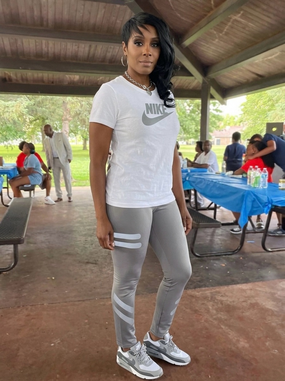 Like new Women's Light Gray High-Rise Performance Leggings